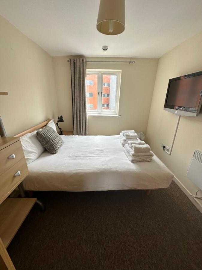 Gunwharf Quays Harbour Apartments Portsmouth Exteriör bild