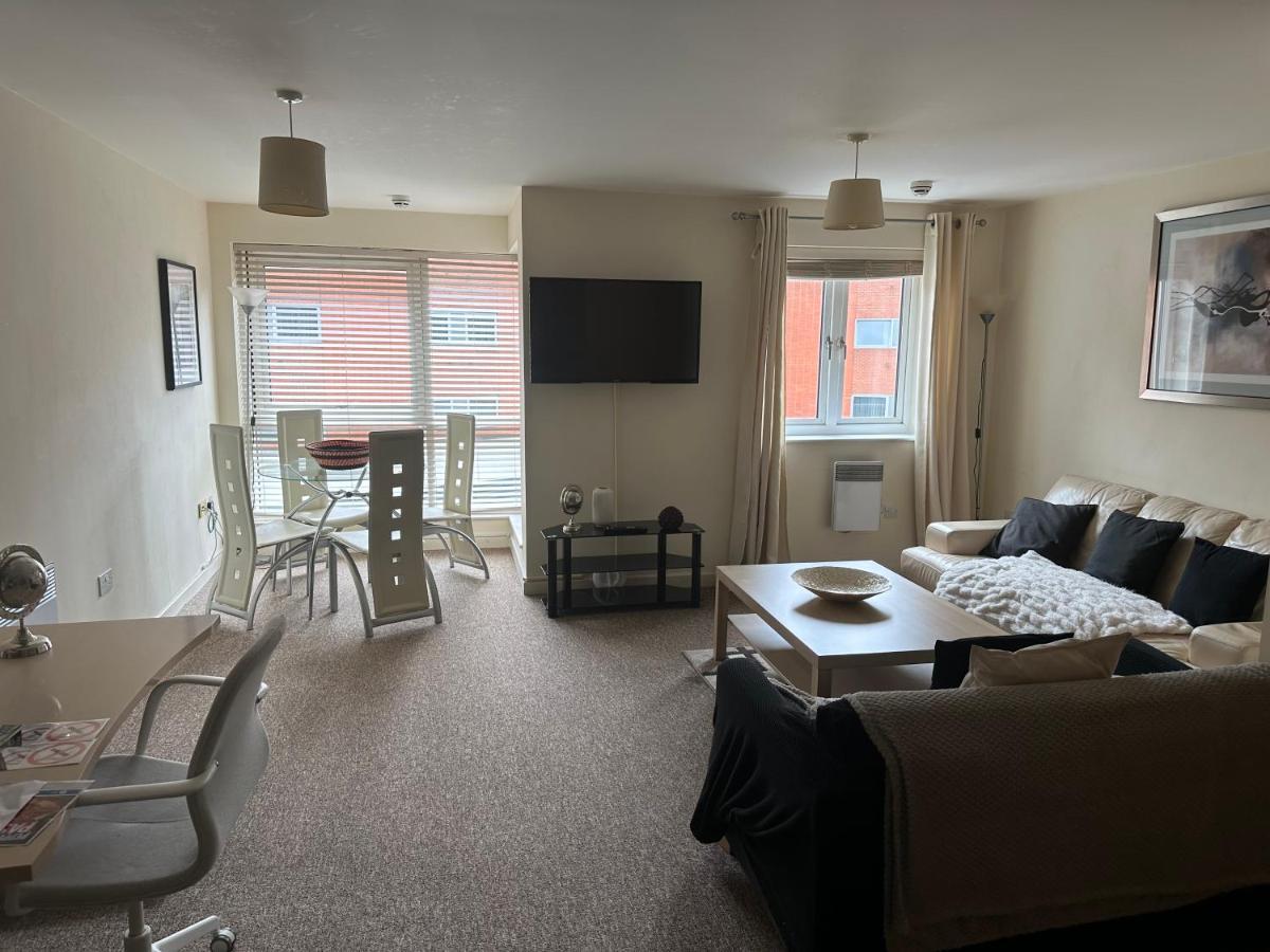 Gunwharf Quays Harbour Apartments Portsmouth Exteriör bild