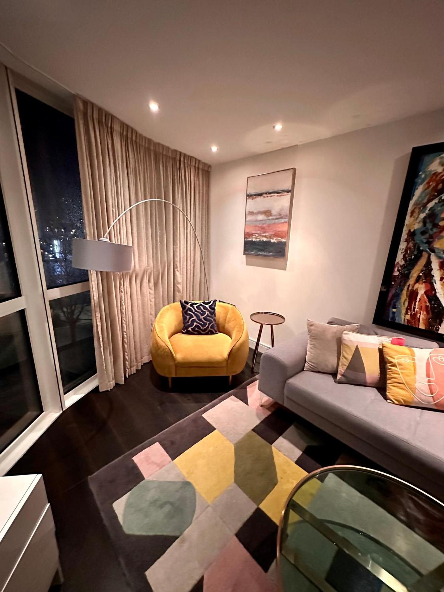 Gunwharf Quays Harbour Apartments Portsmouth Exteriör bild