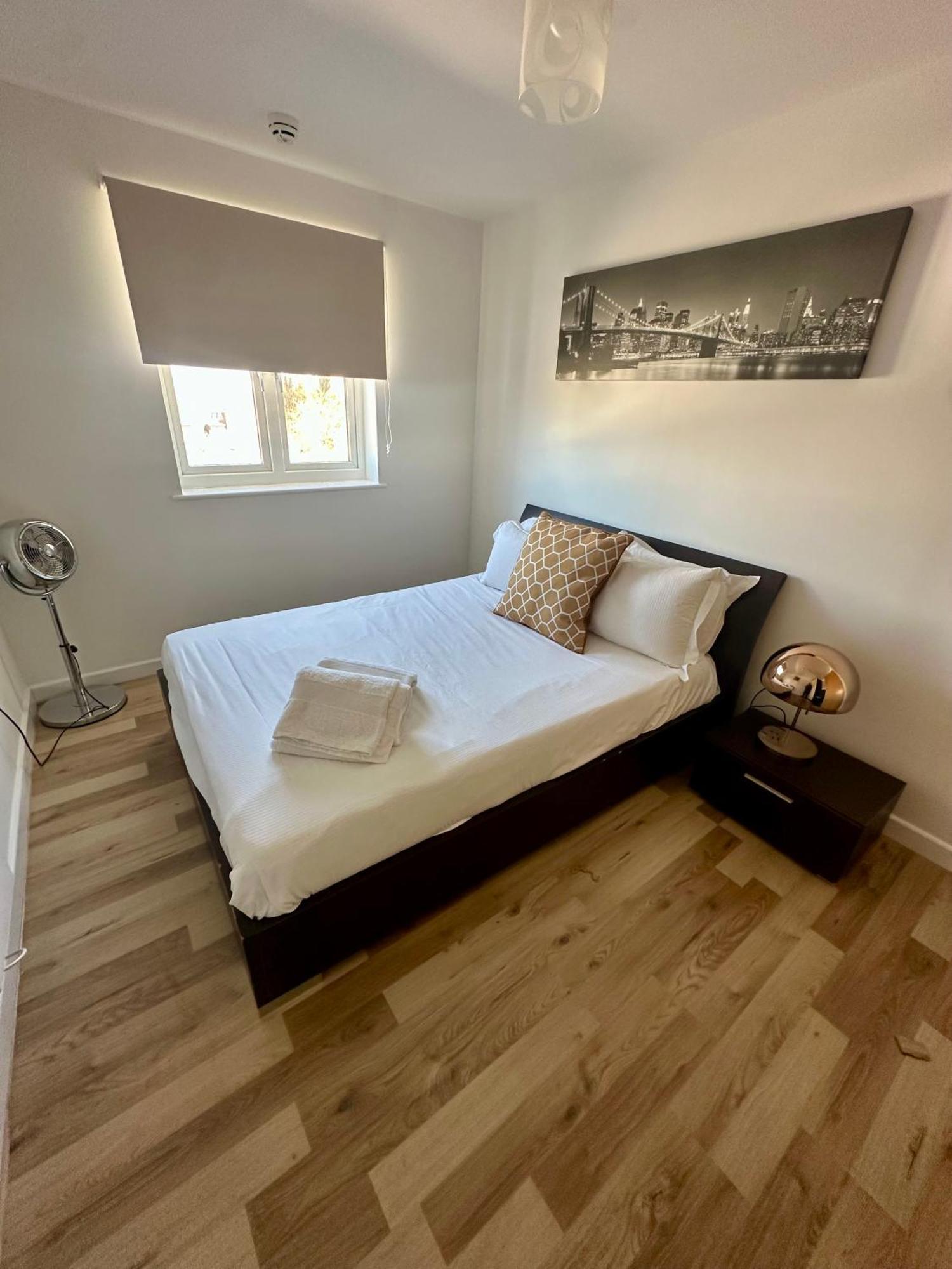 Gunwharf Quays Harbour Apartments Portsmouth Exteriör bild