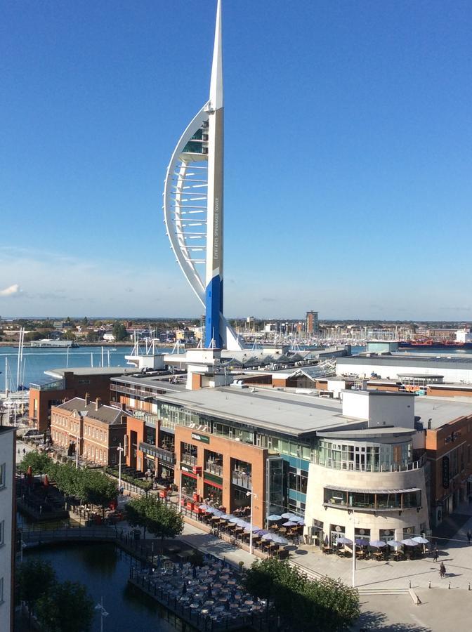 Gunwharf Quays Harbour Apartments Portsmouth Exteriör bild